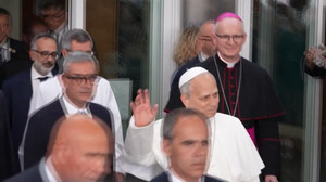 Pope Leo returns to Vatican four days after lung cancer surgery