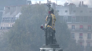 MOMENT: Protesters drape giant yellow vest over Paris statue
