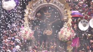 Thousands attend Peru's Lord of Miracles procession