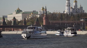 Moscow residents enjoy sunny autumn as city may see warmest October on record
