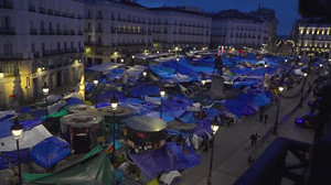 Housing protesters dig in at Madrid's Puerta del Sol despite far-right threats