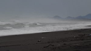 Police evacuate beach as Hurricane Simon approaches Mexican coast