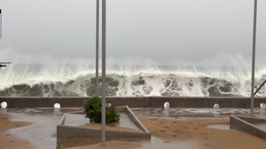 REFILE: Hurricane Simon expected to become major hurricane off Mexico coast