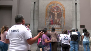 Peruvian, Argentine faithful pray for Pope Leo’s recovery, hope for regional visit