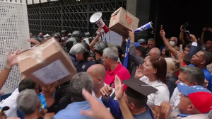 'Oil income must go to salaries': Venezuelan workers press for better working conditions