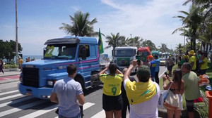 Flavio Bolsonaro wraps up his election campaign in Rio