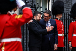 Ukrainian President Zelenskiy visits London
