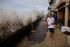 waves generated by Post-Tropical Cyclone Rachel impact the coastline in Long Beach