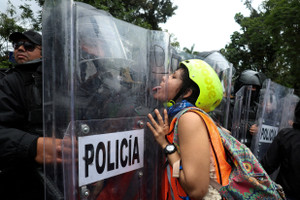 Residents protest demanding clean water in Guadalajara