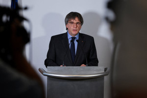 Catalan separatist Puigdemont set to return home after court lifts arrest warrant