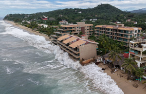 Hurricane Simon churns off Mexico's Pacific coast