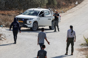 Israelis force Palestinians out of their olive groves in Beita
